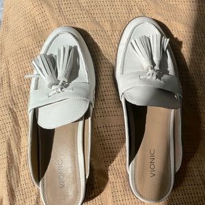 Leather Reagan tassel slip on mule size 8 women’s in white by Vionic